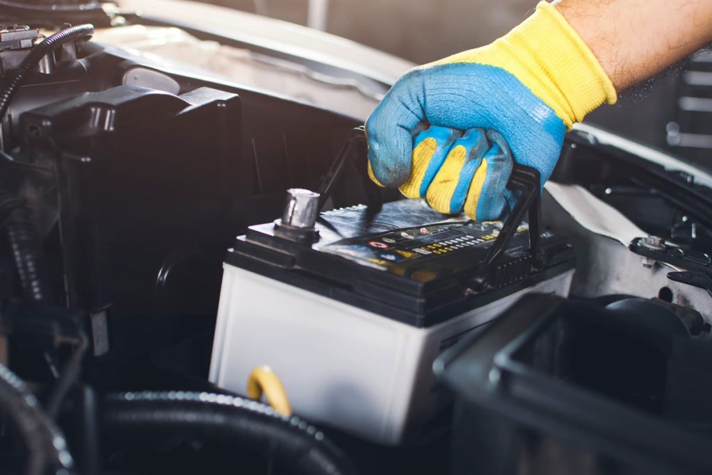 Bilde om Slik installerer du nytt bilbatteri